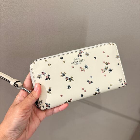 Coach Long Zip Around Wallet With Star Print CCL38 & CCL39 ‼️choose 1 color‼️ - Picture 2 of 12